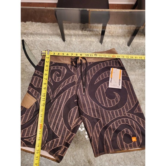 Quicksilver Men Beige & Black Polyester Pull On Stretch Swimwear Shorts Size 32 - Picture 11 of 15